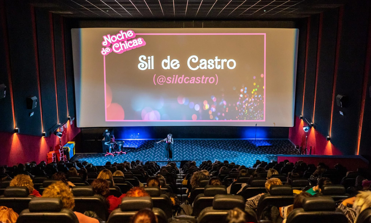 SIL DE CASTRO NOCHE DE CHICAS FESTIVAL COMEDIA MOSTOLES UNARISAMAS 2